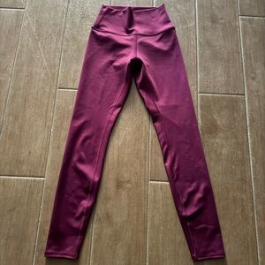 Alo yoga airlift leggings in Berry
